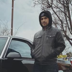 Meet your Posher, Louis